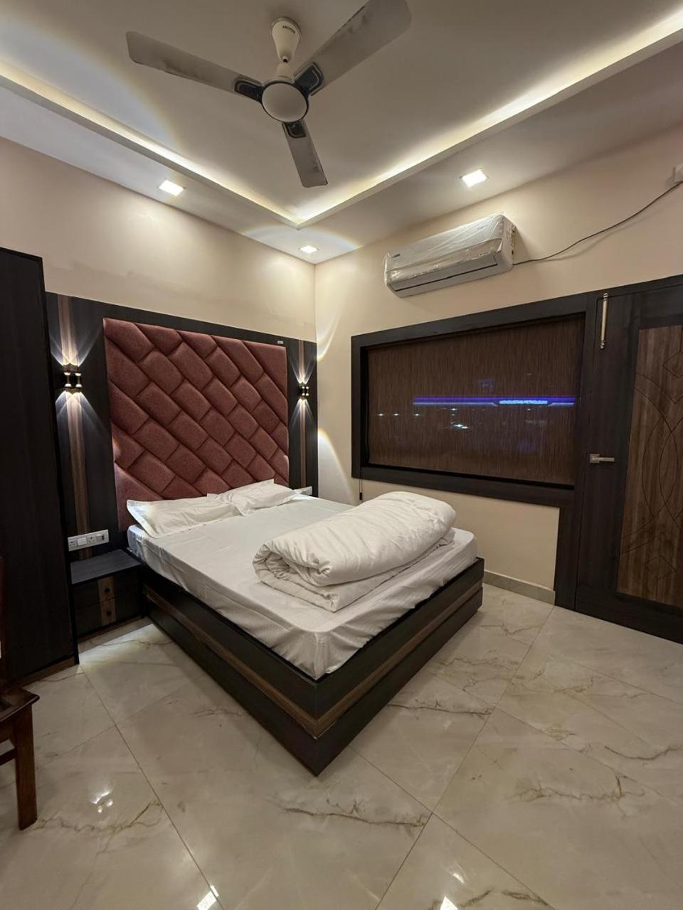 Guest house Dm Paying Varanasi